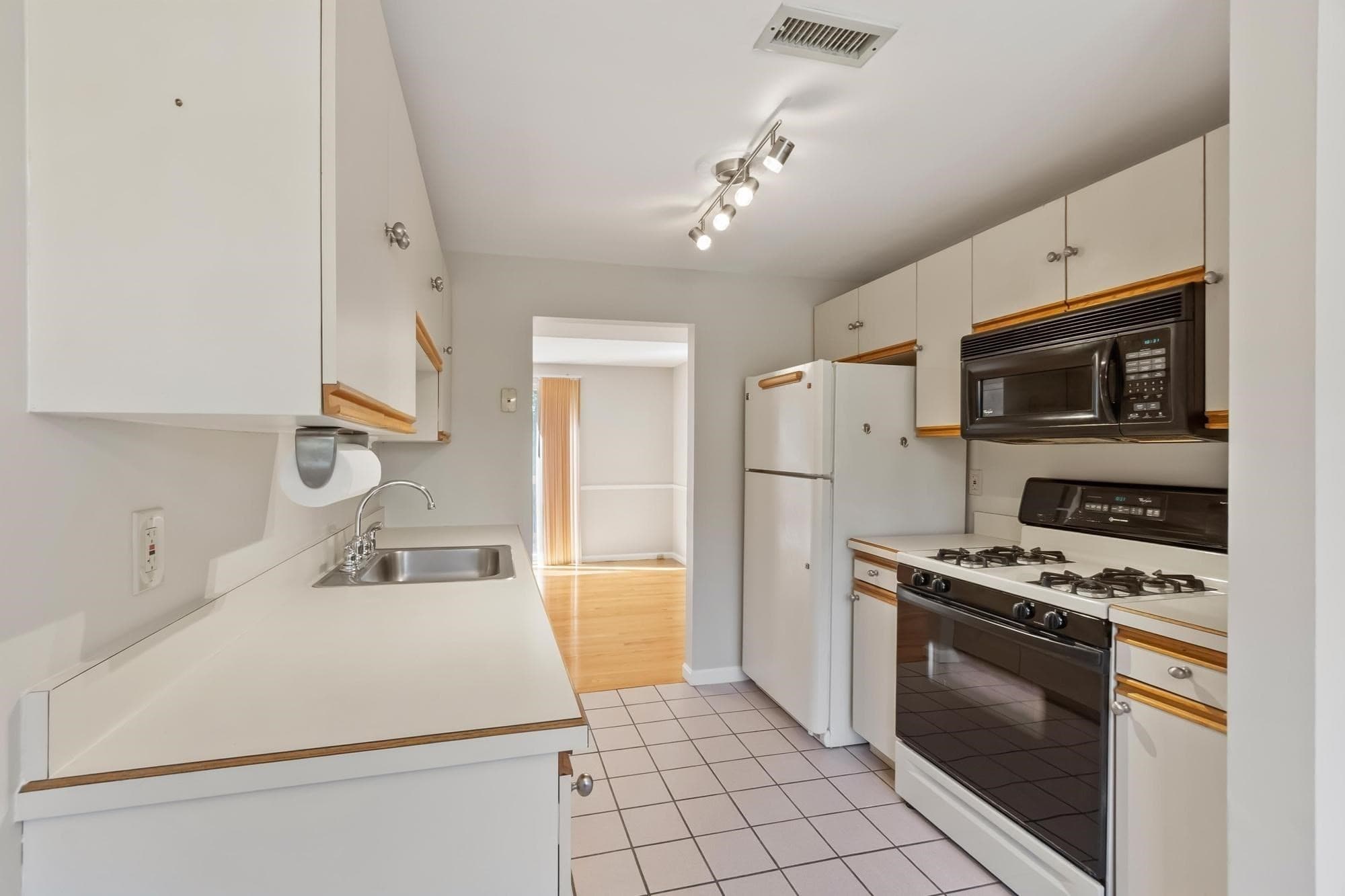 Condominium at 6 Brandee # 6, Methuen MA 01844, Methuen, photo 15 of 41