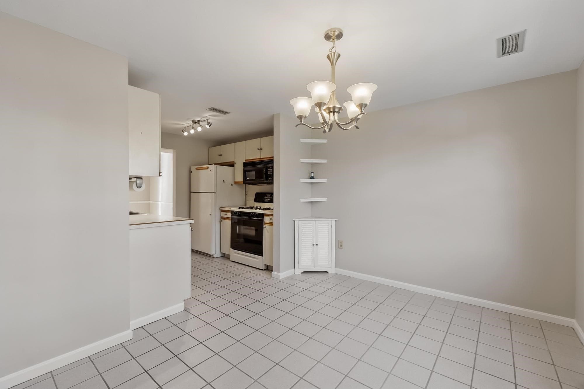 Condominium at 6 Brandee # 6, Methuen MA 01844, Methuen, photo 11 of 41