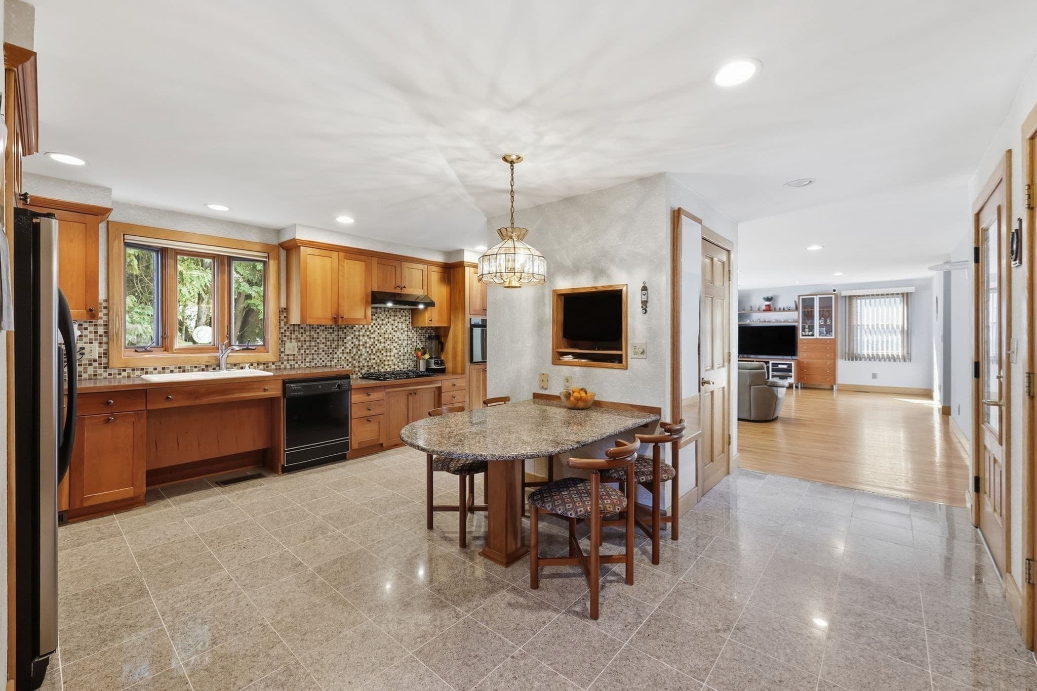 Single Family Residence at 98 Meadowlark Dr, Longmeadow MA 01106, Longmeadow, photo 12 of 35