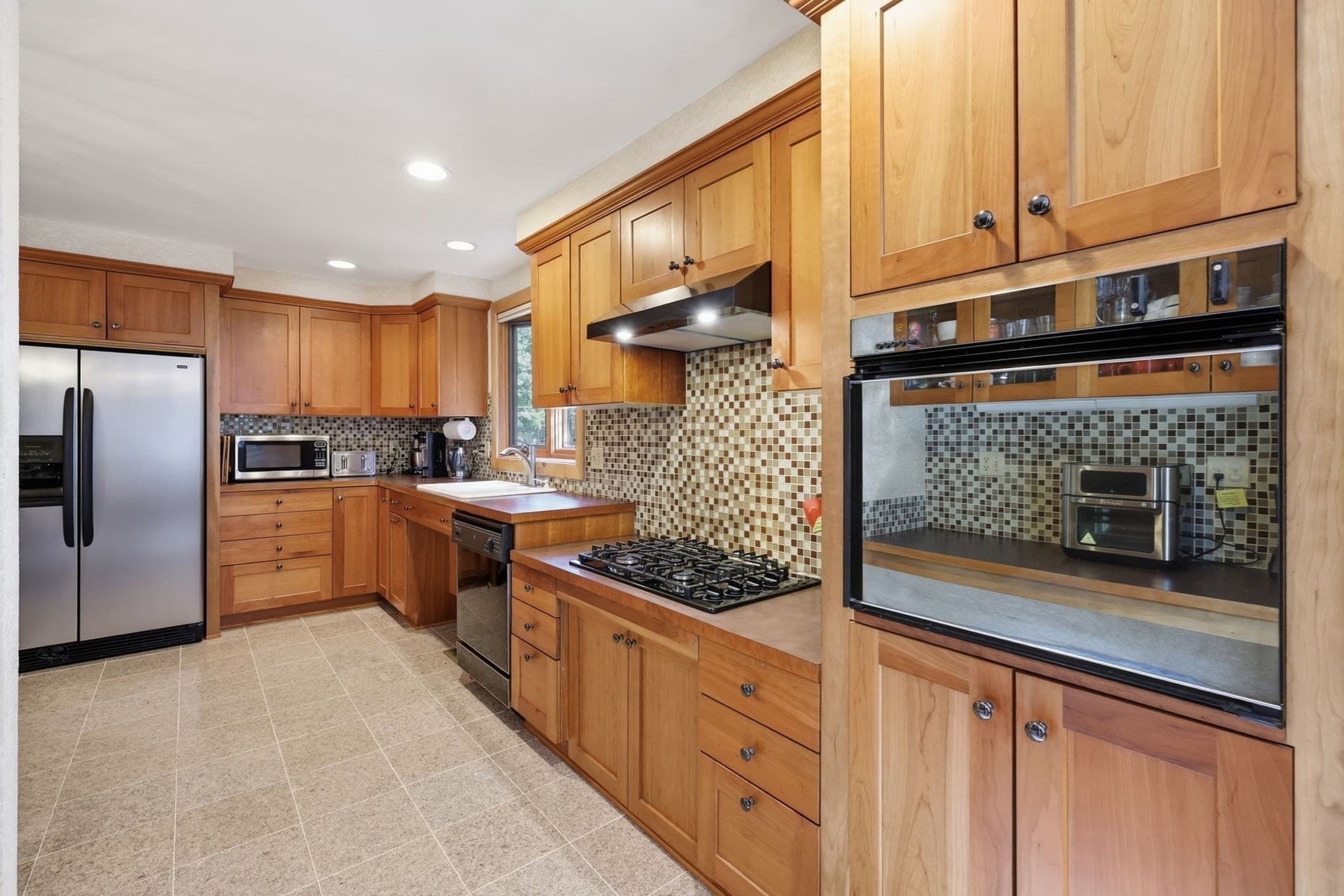 Single Family Residence at 98 Meadowlark Dr, Longmeadow MA 01106, Longmeadow, photo 7 of 35