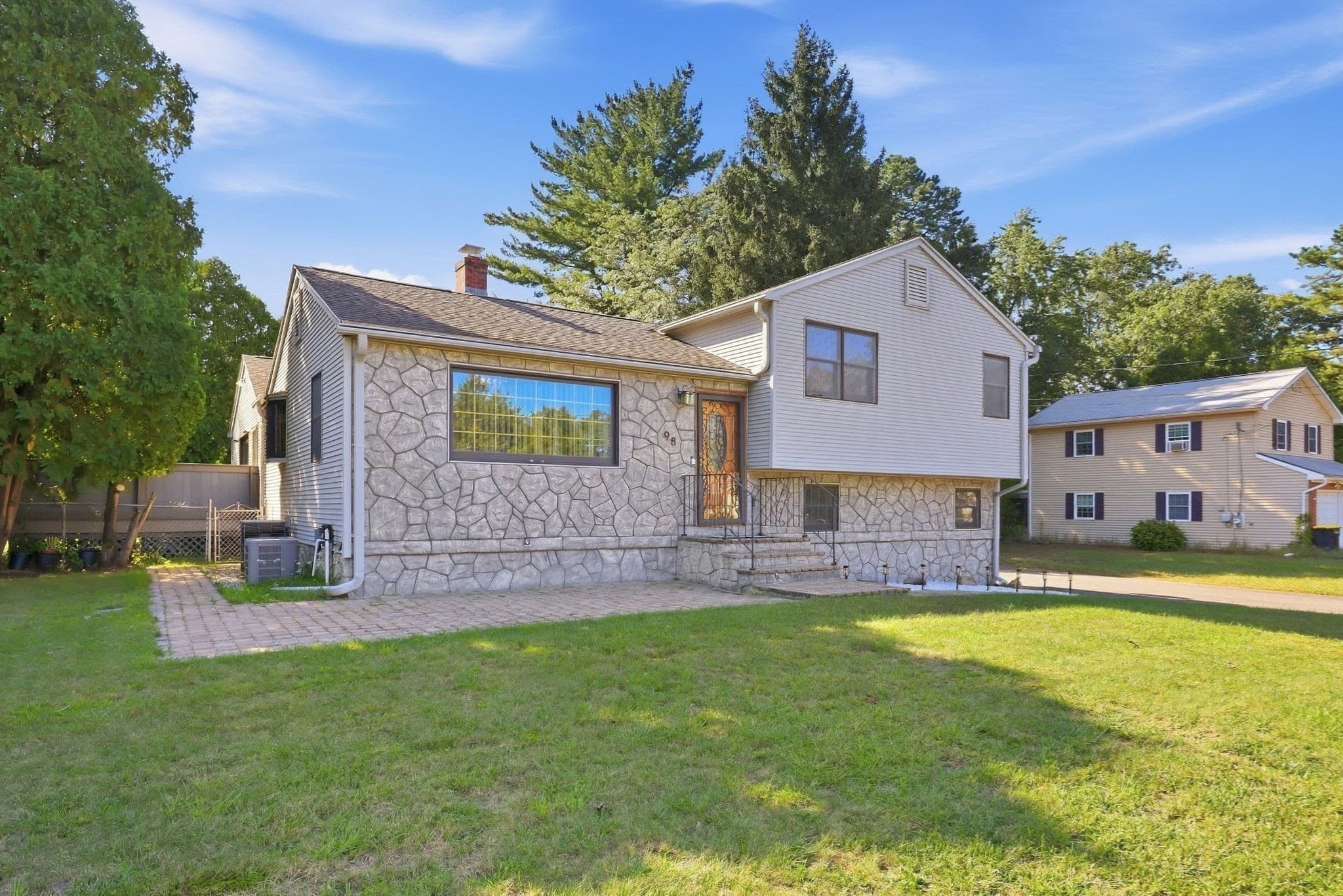 Single Family Residence at 98 Meadowlark Dr, Longmeadow MA 01106, Longmeadow, photo 3 of 35