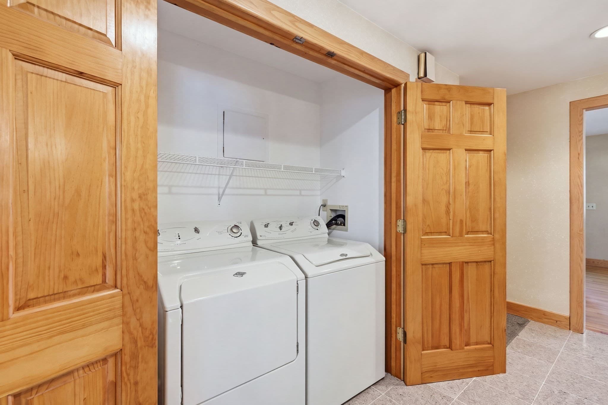 Single Family Residence at 98 Meadowlark Dr, Longmeadow MA 01106, Longmeadow, photo 14 of 35