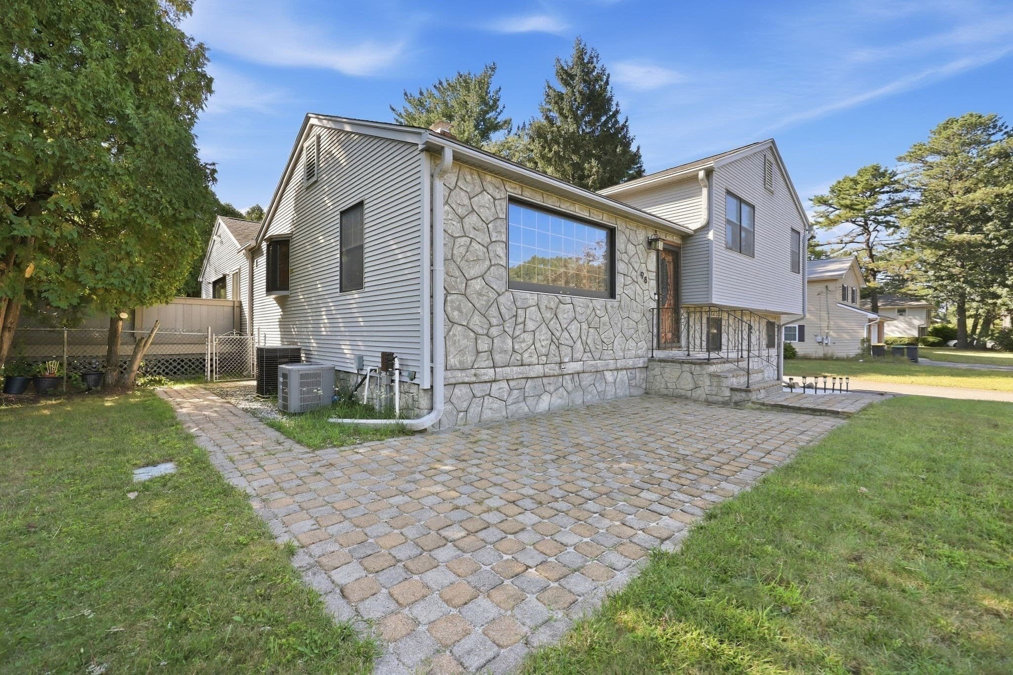 Single Family Residence at 98 Meadowlark Dr, Longmeadow MA 01106, Longmeadow, photo 4 of 35