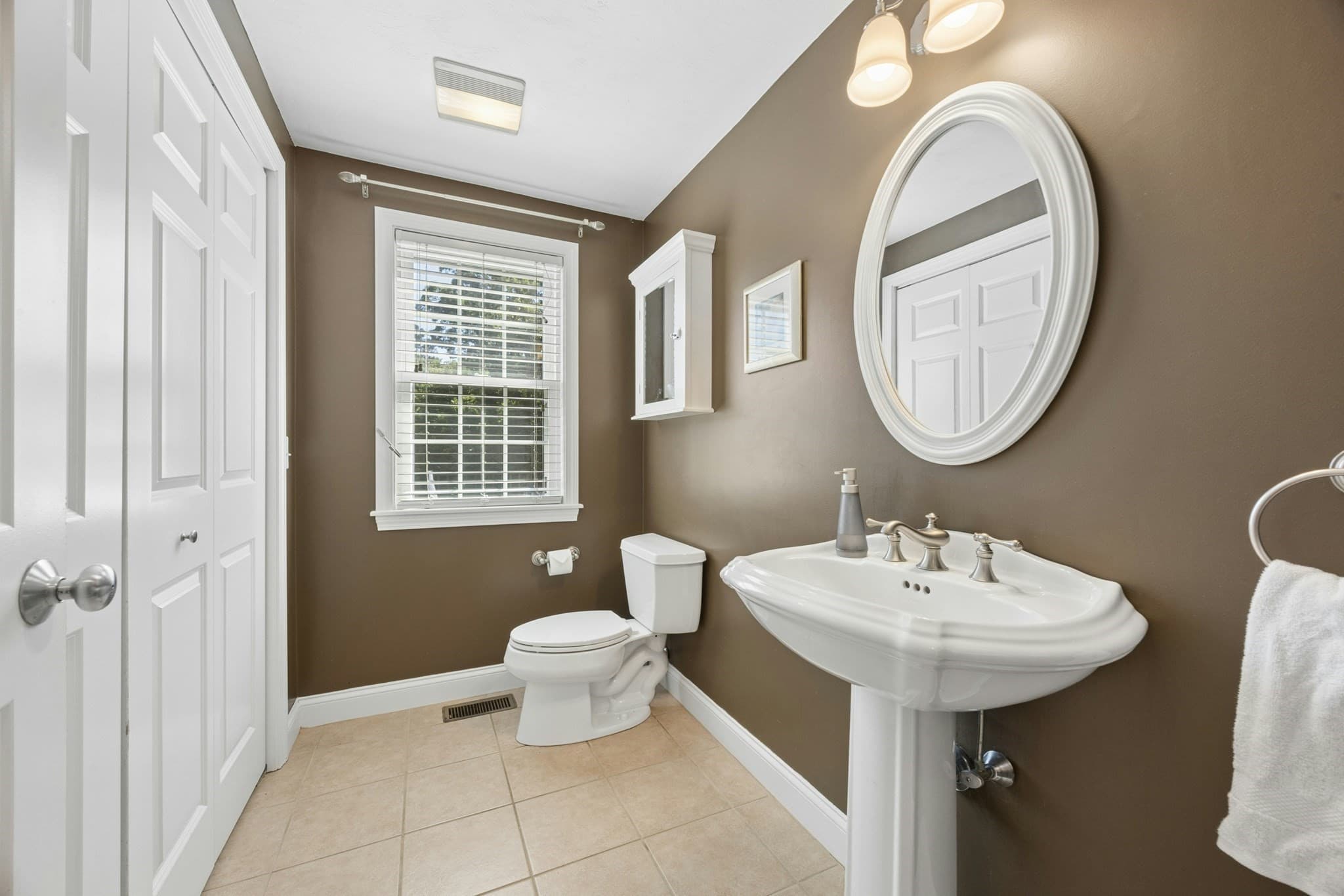 Single Family Residence at 9 Cameron Dr, Rutland MA 01543, Rutland, photo 13 of 33