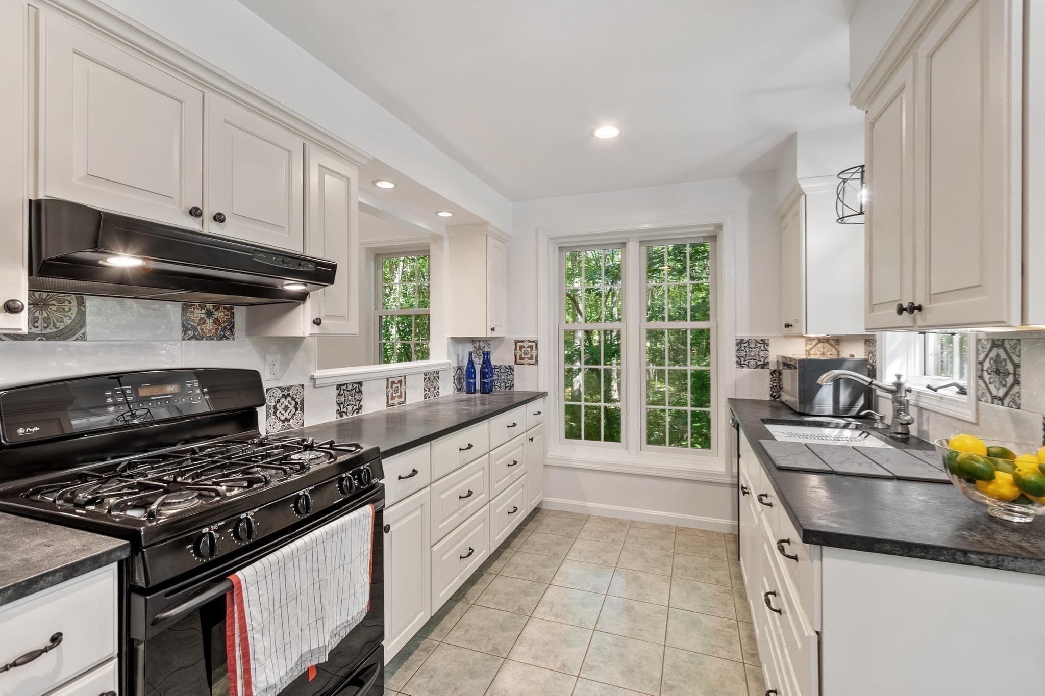 Condominium at 36 Brewster Ln # 36, Acton MA 01720, Acton, photo 6 of 32