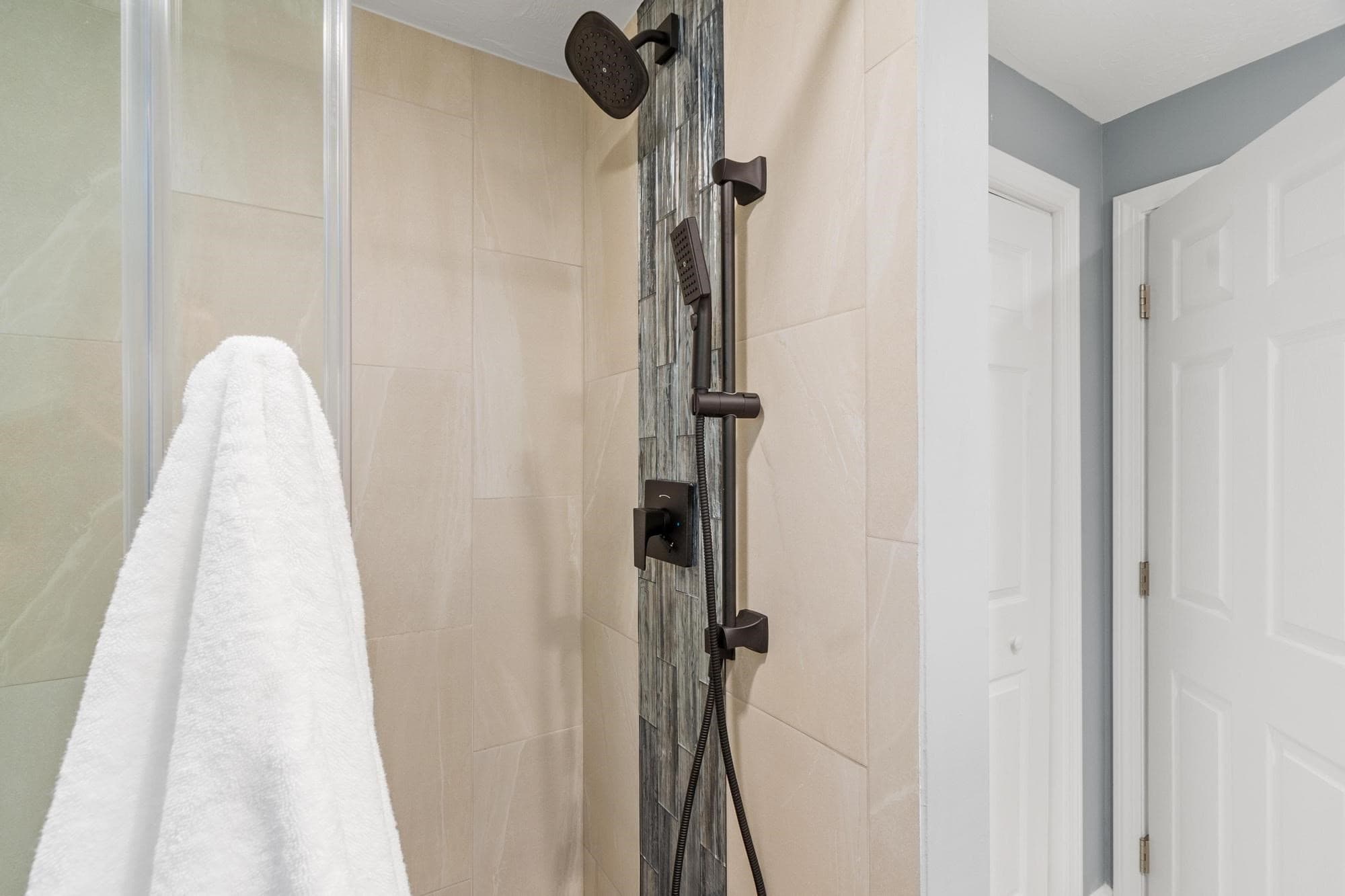 Condominium at 15 Tiffany Cir # 15, Millbury MA 01527, Millbury, photo 25 of 39