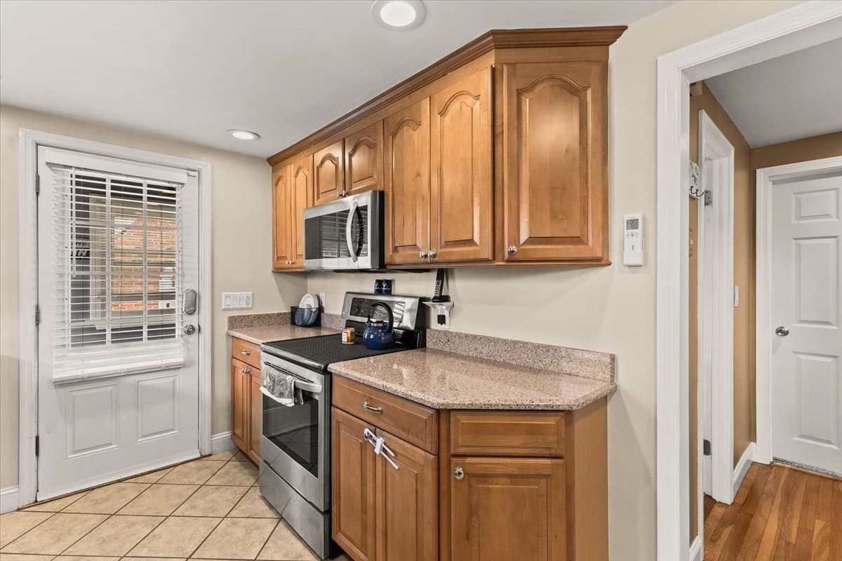Single Family Residence at 88 Quincy St, Brockton MA 02302, Brockton, photo 9 of 38