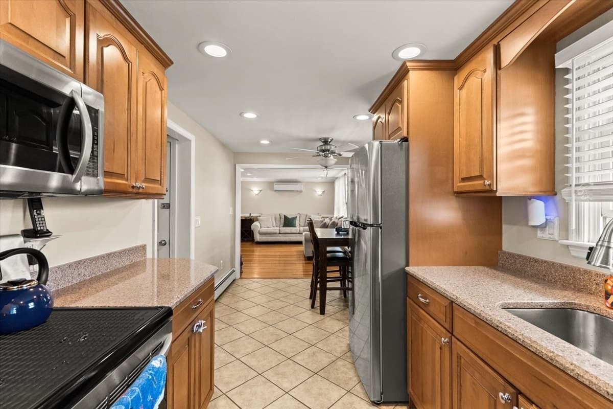 Single Family Residence at 88 Quincy St, Brockton MA 02302, Brockton, photo 10 of 38