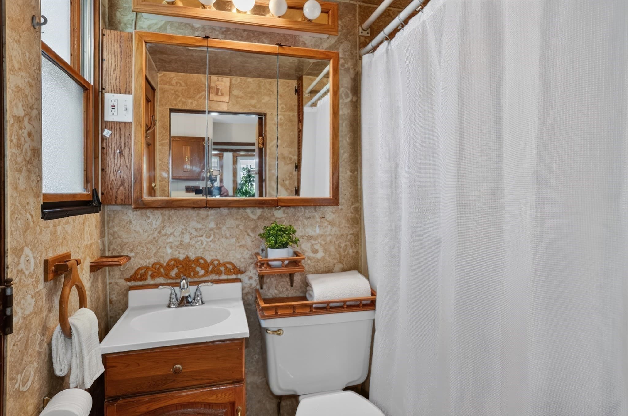 Single Family Residence at 1 Wakefield Avenue, Saugus MA 01906, Saugus, photo 15 of 29