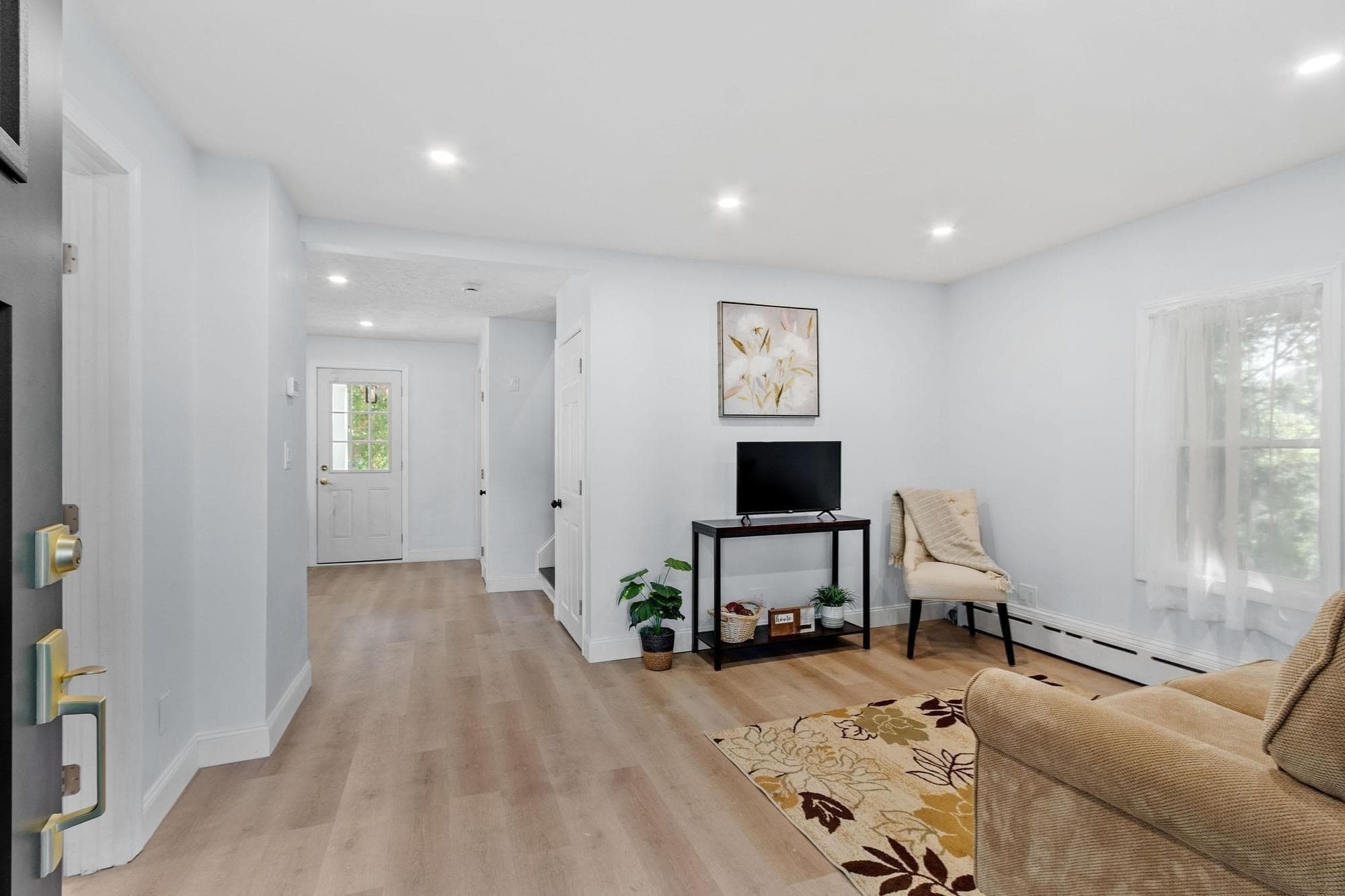 Single Family Residence at 15 Arcadia St, Grafton MA 01560, Grafton, photo 13 of 27