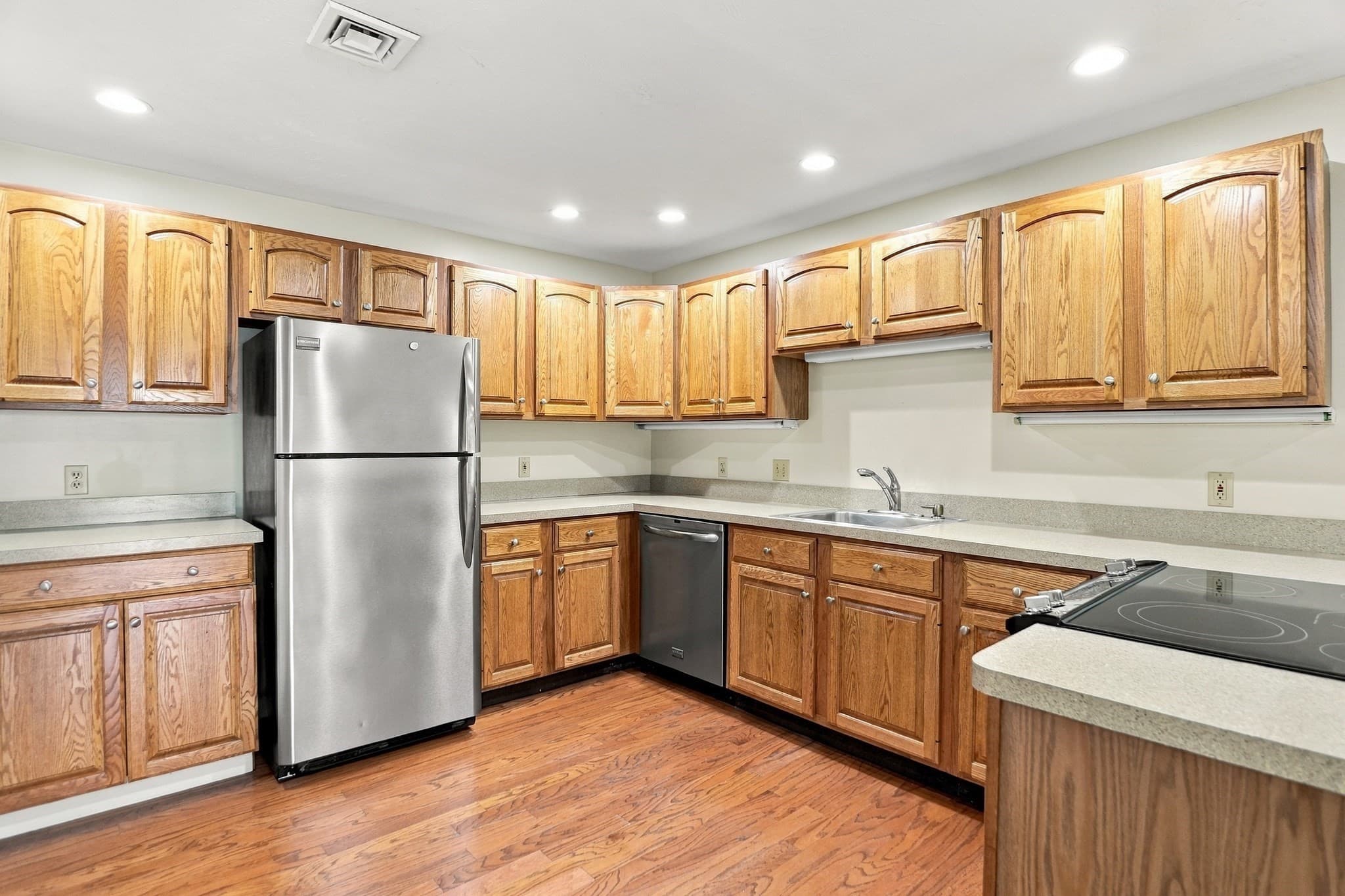 Condominium at 5 Rose Ct # 5, Norwood MA 02062, Norwood, photo 6 of 16