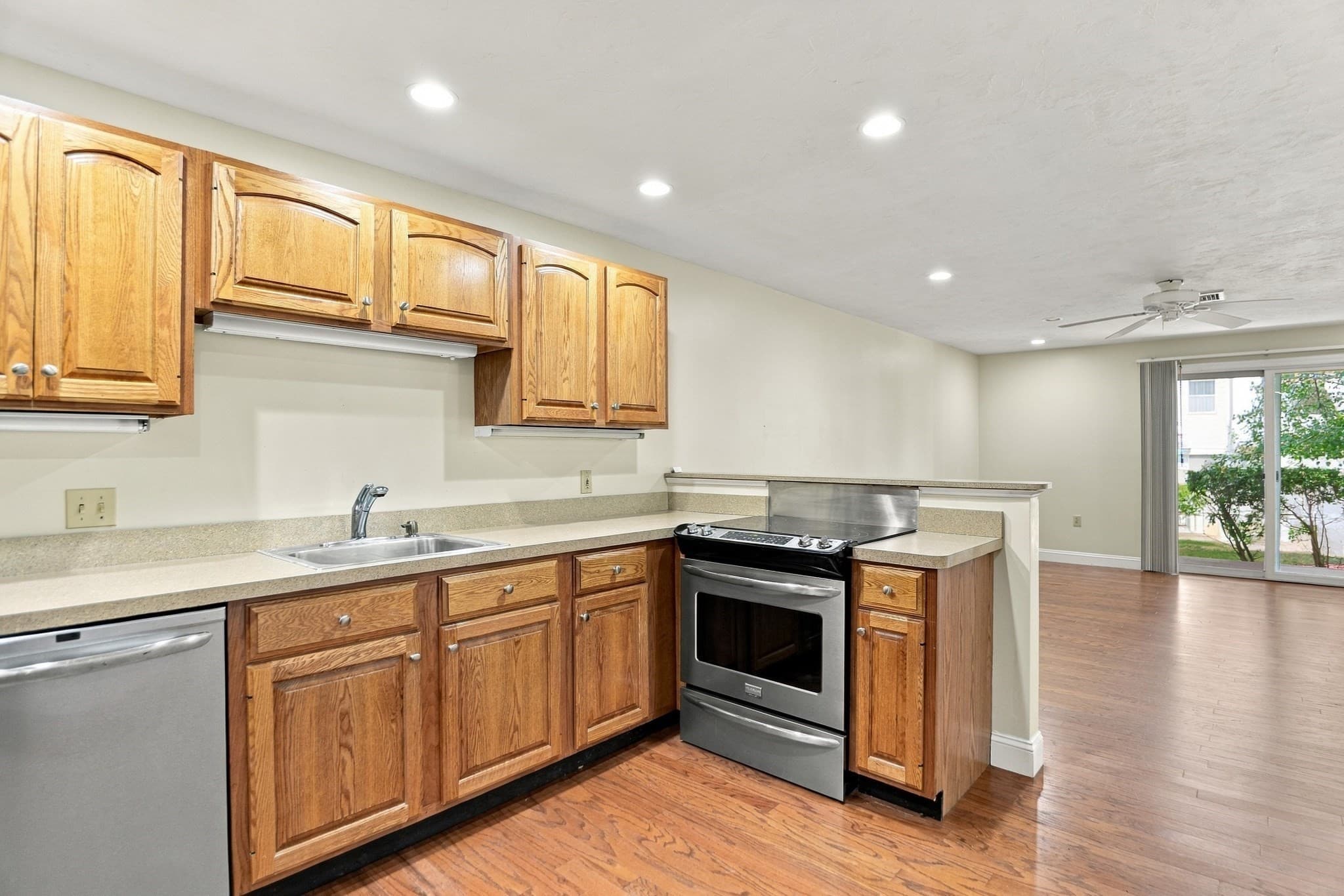 Condominium at 5 Rose Ct # 5, Norwood MA 02062, Norwood, photo 5 of 16