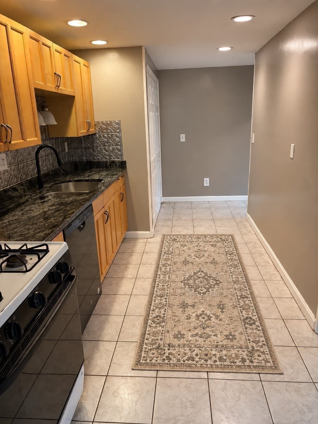 Condominium at 747 River St # 3, Haverhill MA 01832, Haverhill, photo 14 of 17