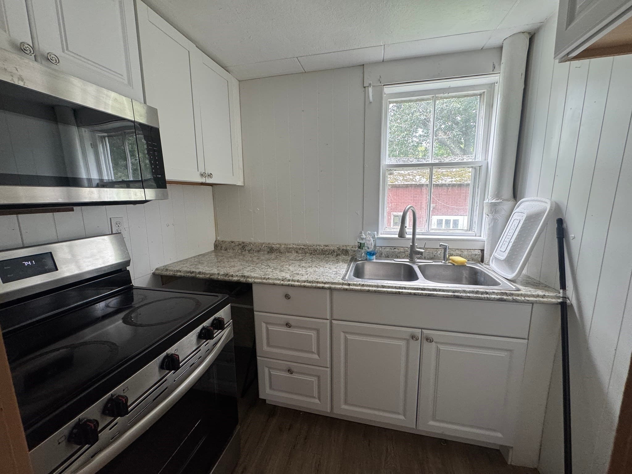 Single Family Residence at 47 Pemberton St, Lowell MA 01850, Lowell, photo 5 of 13