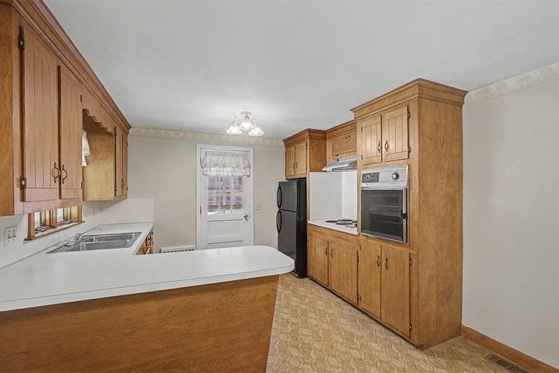 Single Family Residence at 11 Federal Street, Blackstone MA 01504, Blackstone, photo 12 of 32