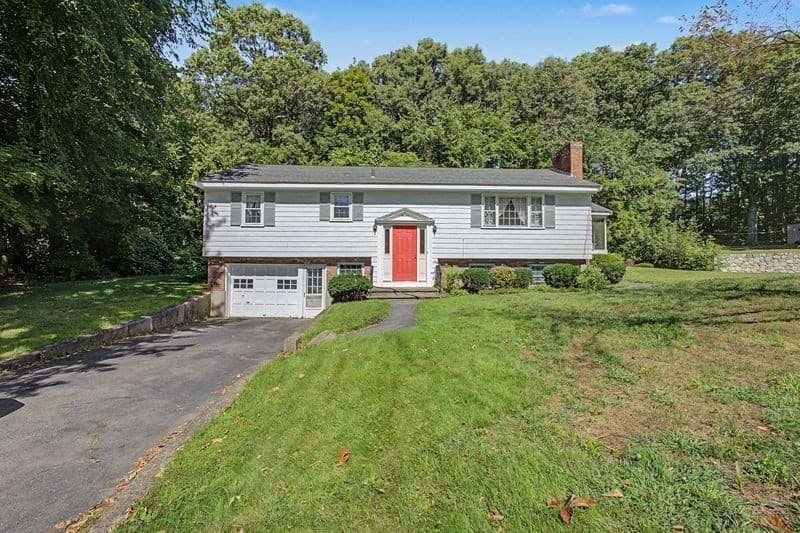 11 Federal Street, Blackstone MA 01504