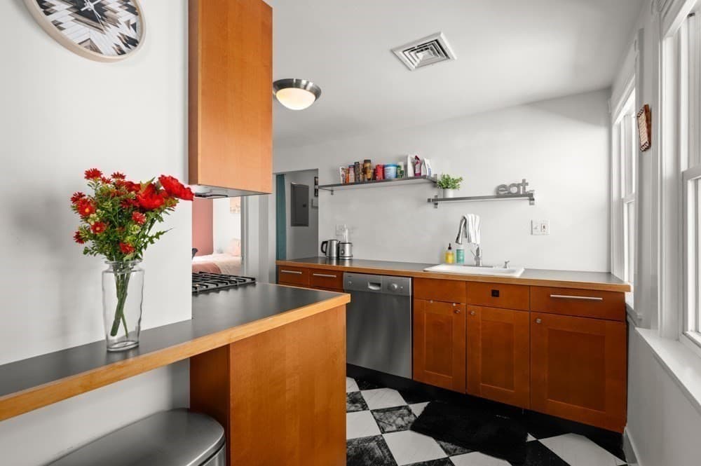 Condominium at 72 Lexington Ave # 3, Somerville MA 02144, Somerville, photo 13 of 32