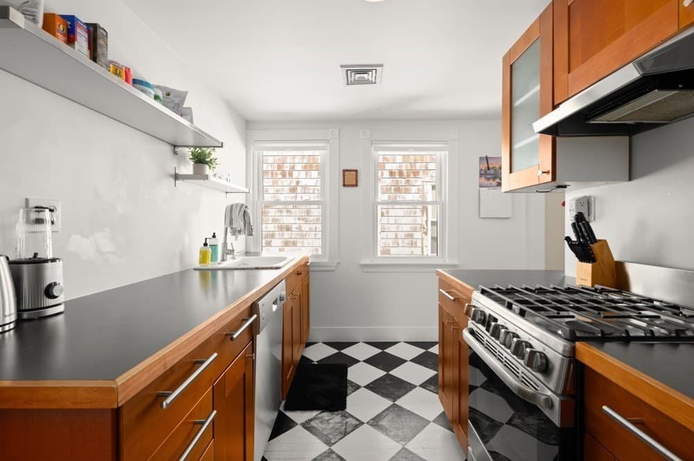 Condominium at 72 Lexington Ave # 3, Somerville MA 02144, Somerville, photo 12 of 32