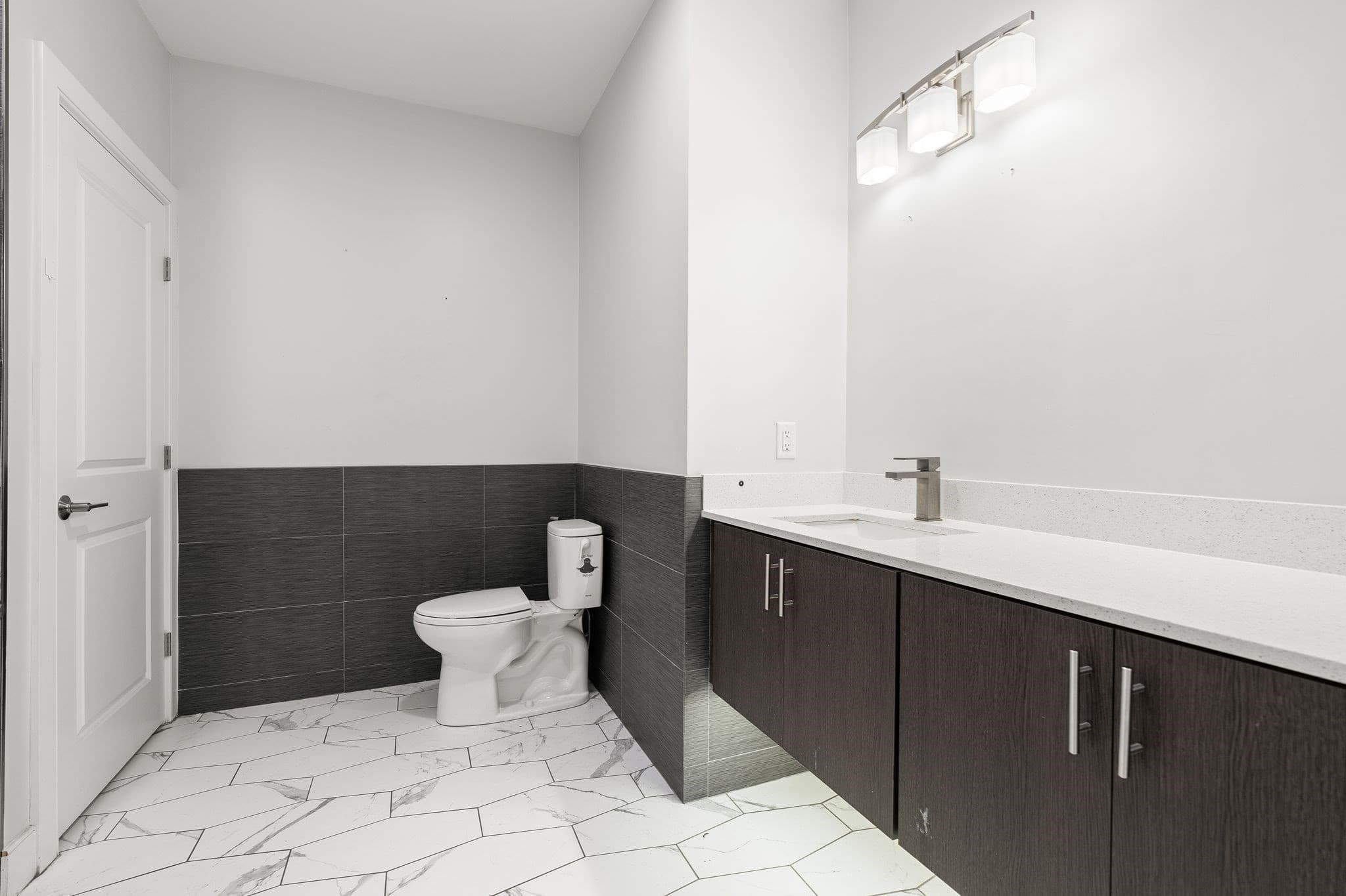 Condominium at 2 Cliveden Street # 201E, Quincy MA 02169, Quincy, photo 14 of 37