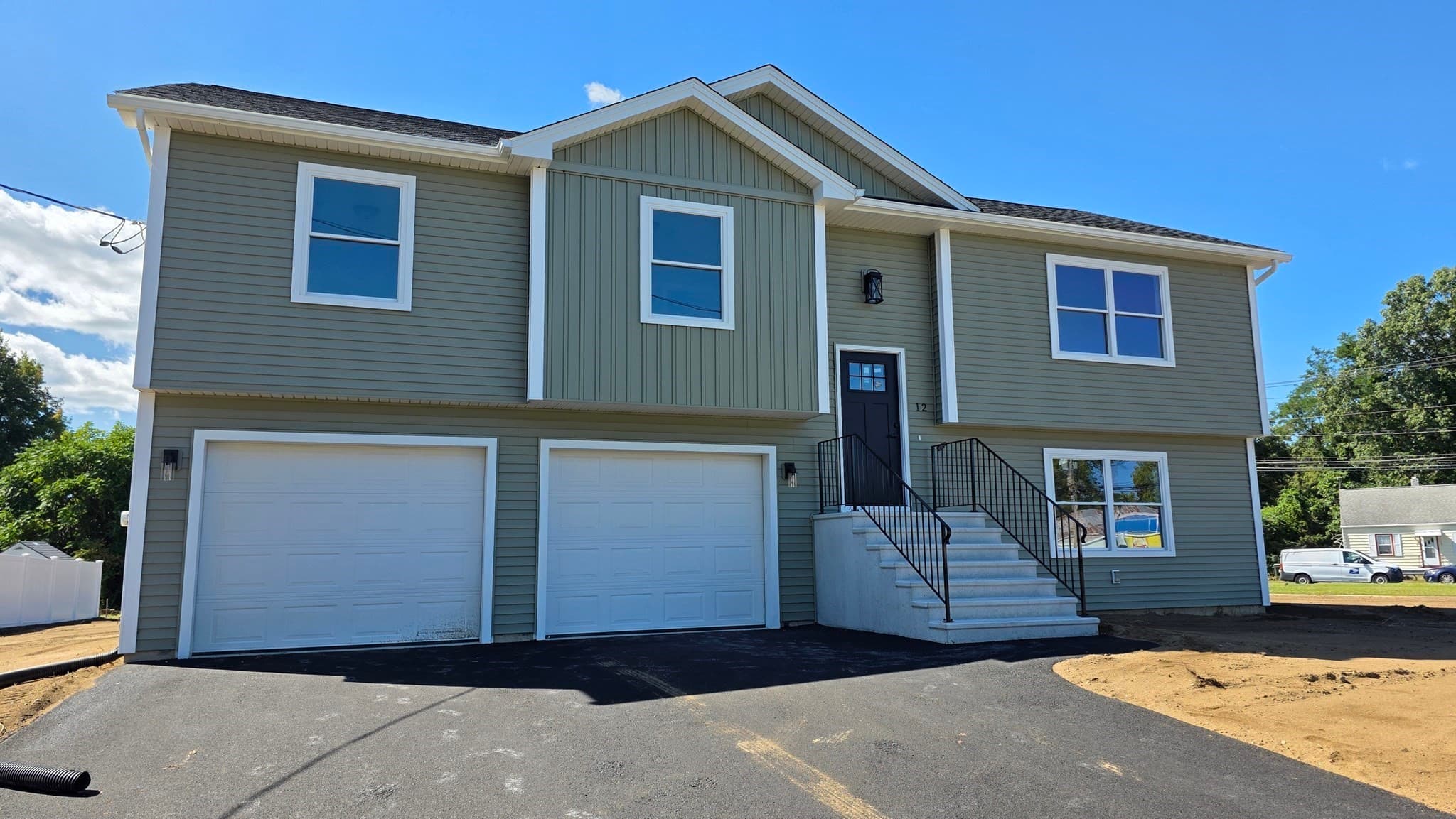 12 Willow St, Chicopee MA 01020