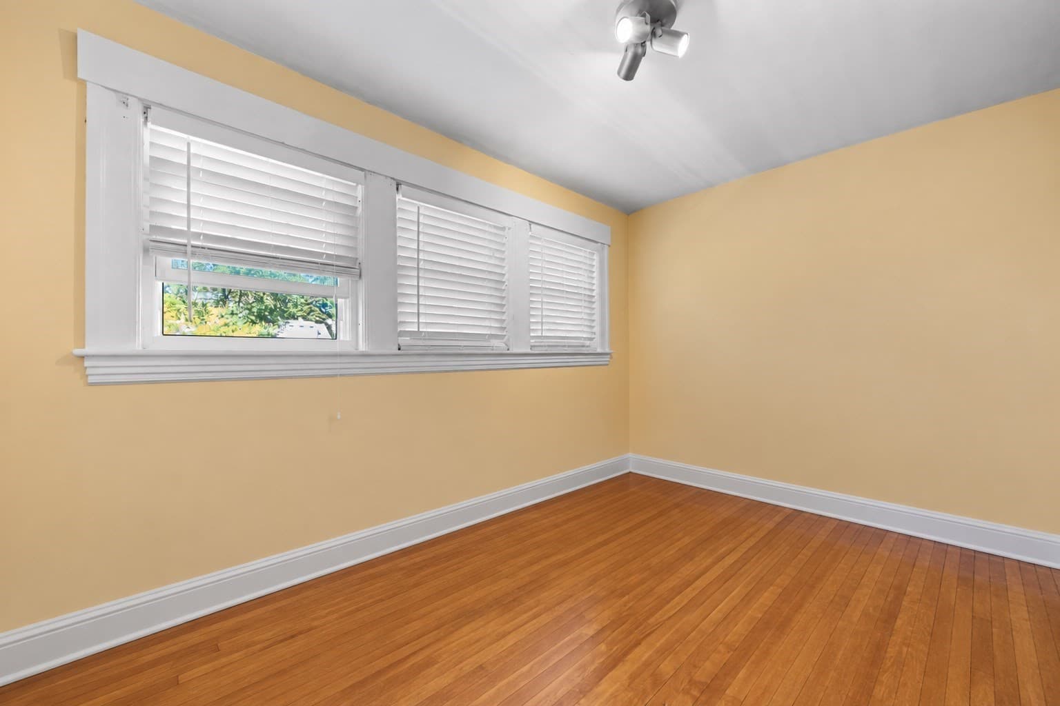Single Family Residence at 19 S Lenox St, Worcester MA 01602, Worcester, photo 32 of 42
