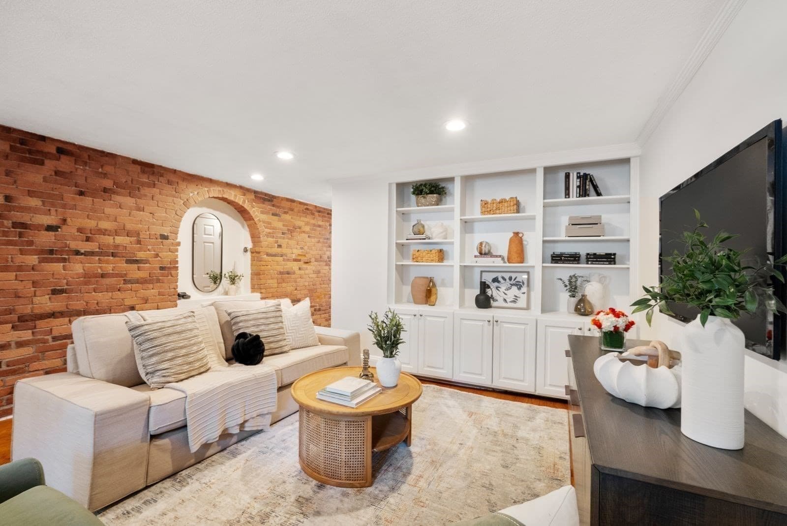 Condominium at 2 Monument Square # 1, Boston MA 02129, photo 5 of 27