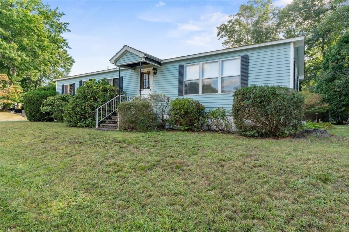 Mobile Home at 36 Silver Birch Ln, Kingston MA 02364, Kingston, photo 2 of 22