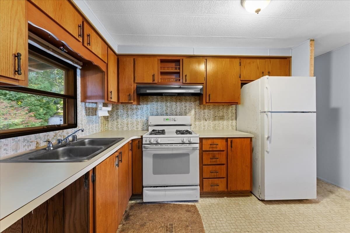 Mobile Home at 36 Silver Birch Ln, Kingston MA 02364, Kingston, photo 7 of 22