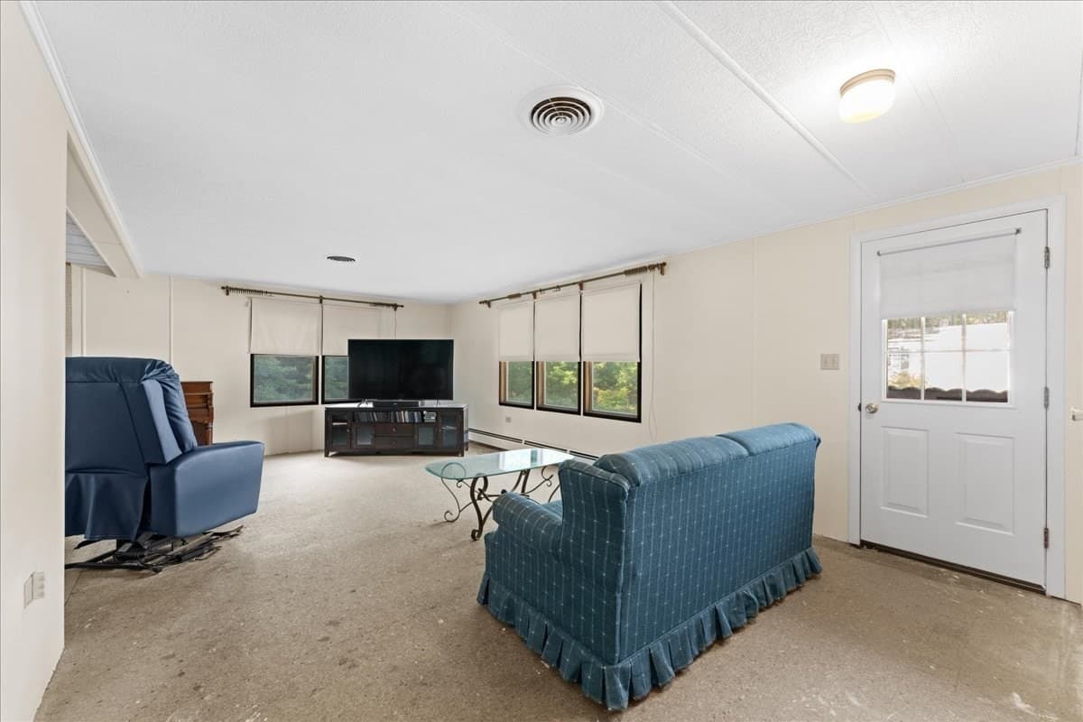Mobile Home at 36 Silver Birch Ln, Kingston MA 02364, Kingston, photo 3 of 22