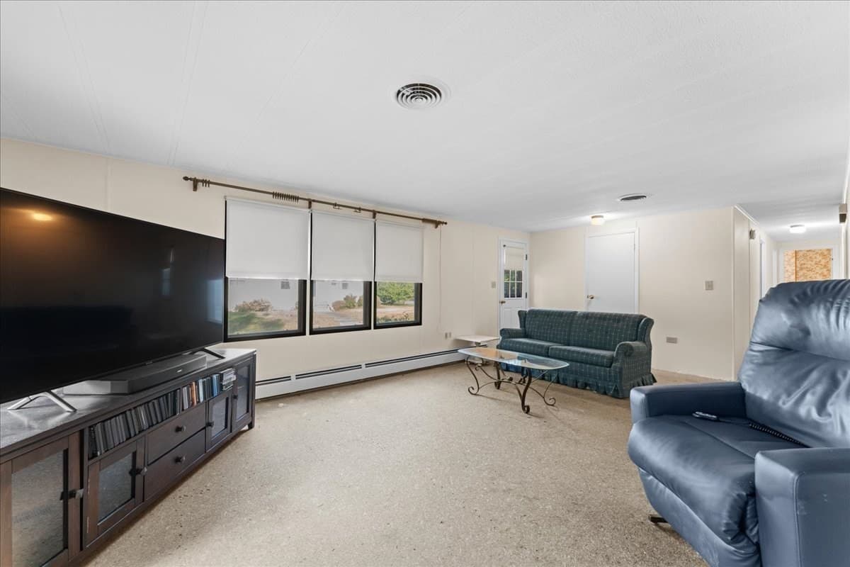 Mobile Home at 36 Silver Birch Ln, Kingston MA 02364, Kingston, photo 4 of 22