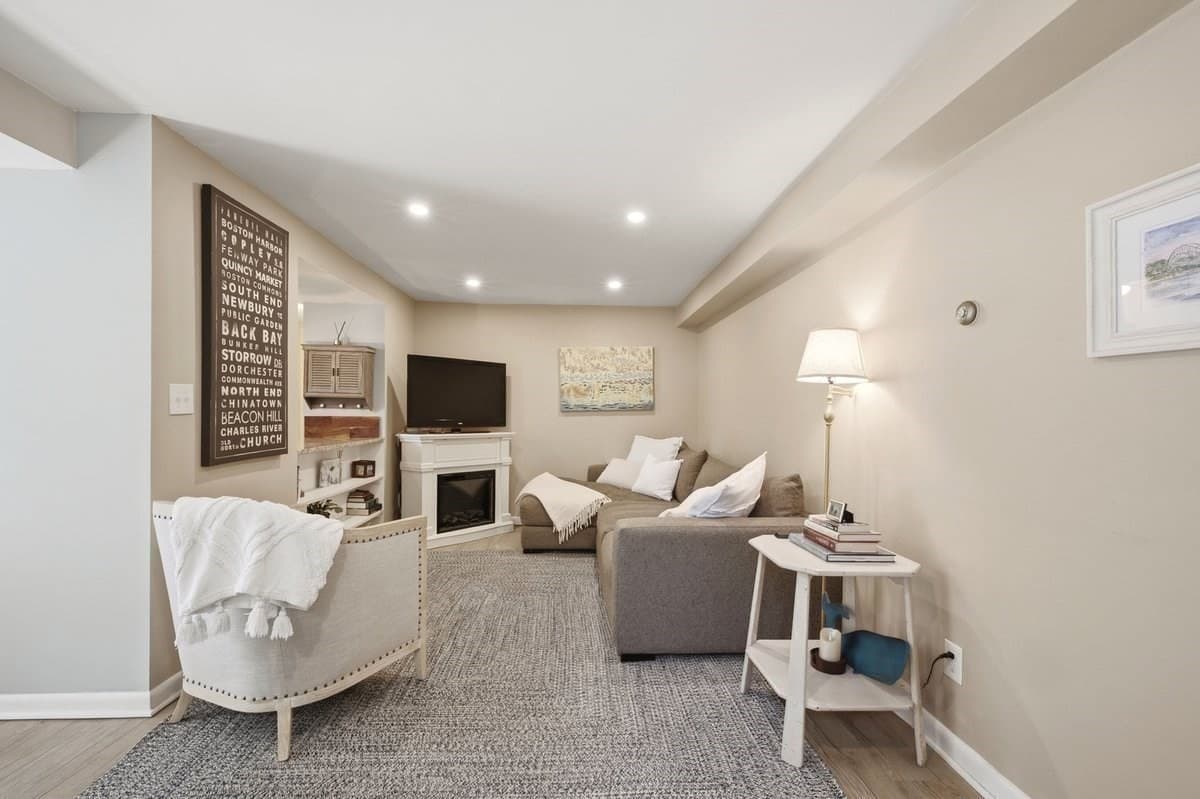 Condominium at 60 Guernsey St. # 1, Boston MA 02131, Boston, photo 13 of 28