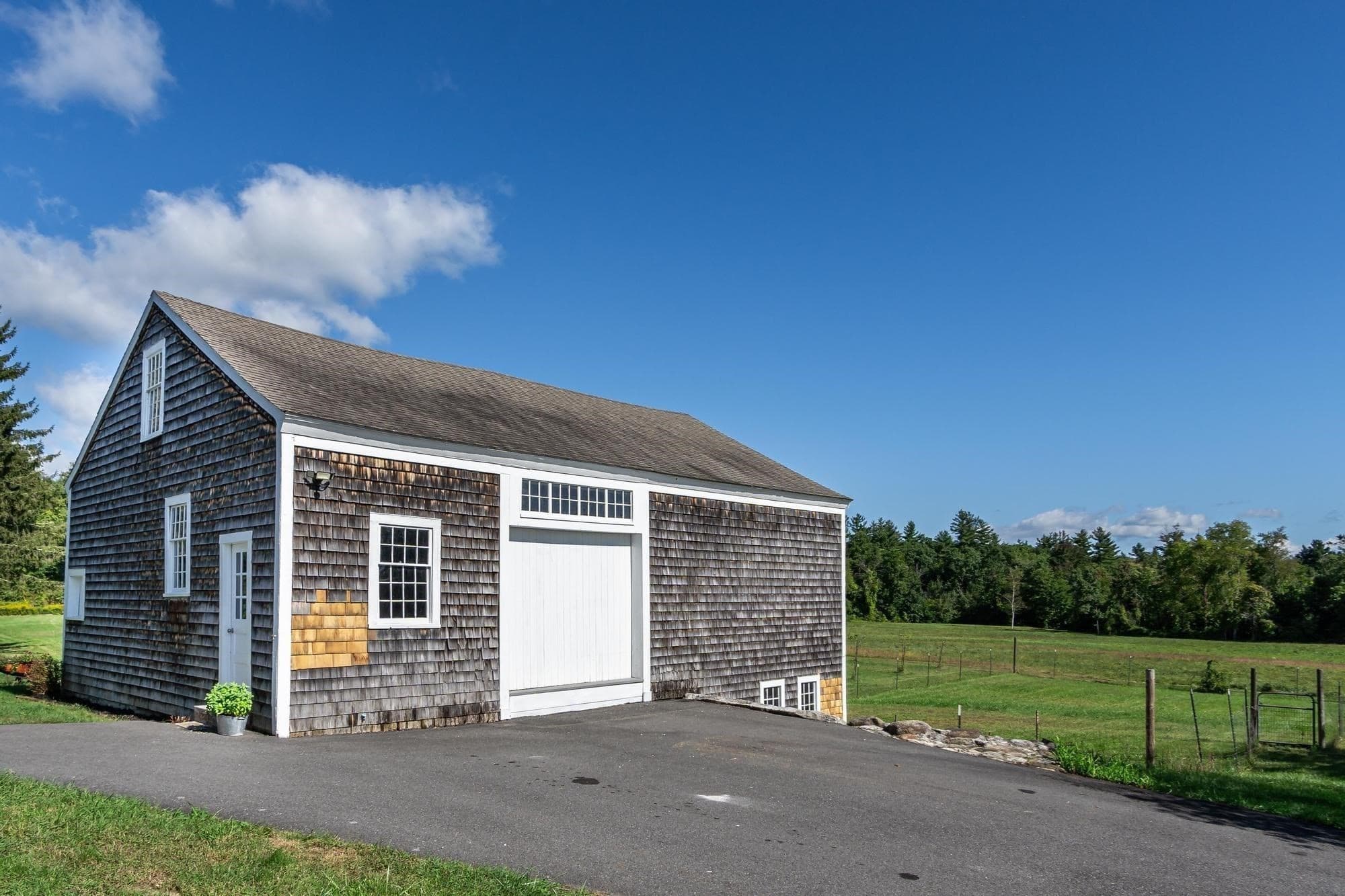 Single Family Residence at 321 Princeton Rd, Sterling MA 01564, Sterling, photo 2 of 36
