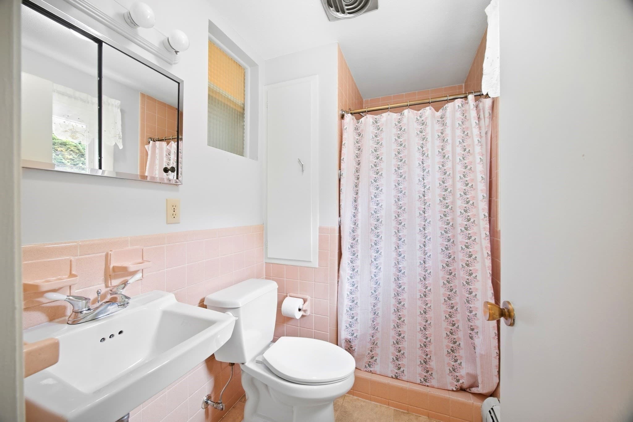 Single Family Residence at 2 Drake Lane, Holyoke MA 01040, Holyoke, photo 15 of 27