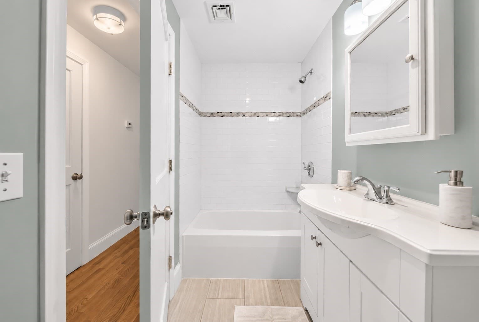 Condominium at 106 Walnut St # 4, Somerville MA 02145, Somerville, photo 18 of 29