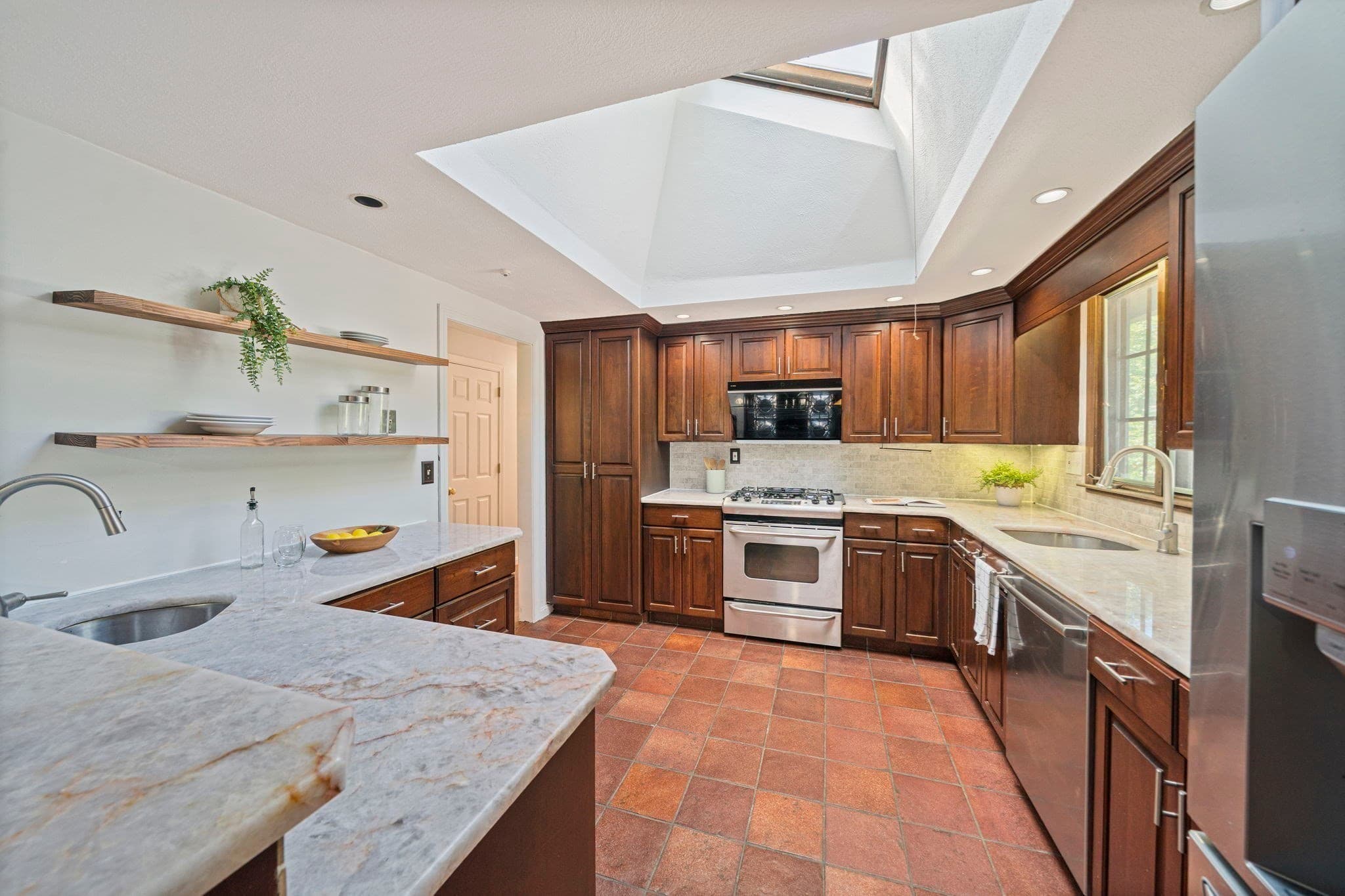 Single Family Residence at 5 Cowdrey Ln, Acton MA 01720, Acton, photo 7 of 36