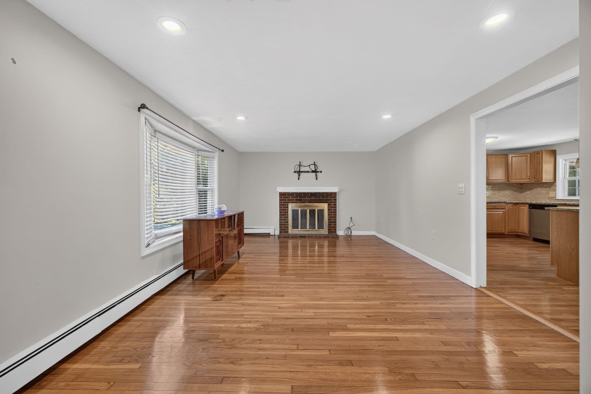 Single Family Residence at 7 Madeline Rd, Tewksbury MA 01876, Tewksbury, photo 13 of 39