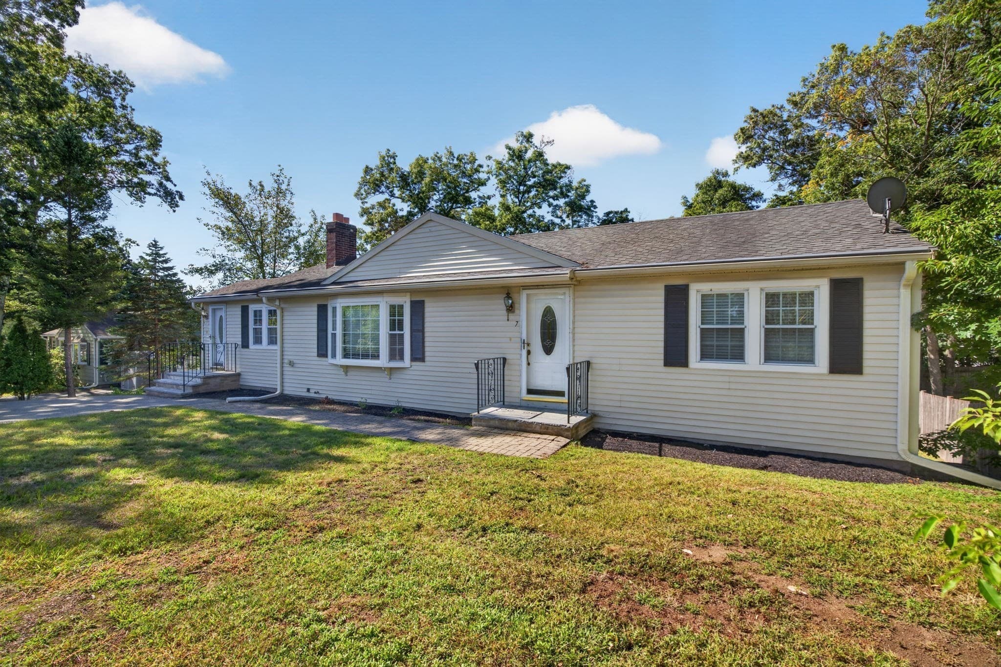 7 Madeline Rd, Tewksbury MA 01876