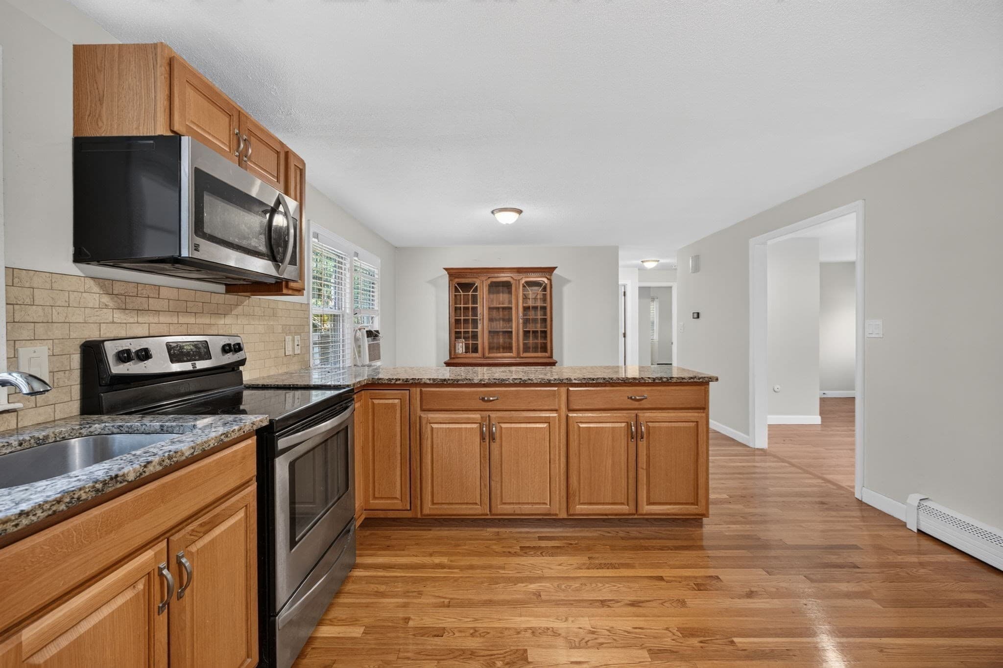Single Family Residence at 7 Madeline Rd, Tewksbury MA 01876, Tewksbury, photo 5 of 39