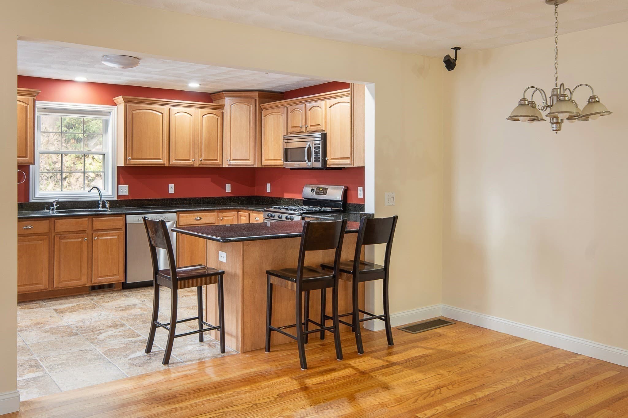Condominium at 824 Main St. # 3, Wakefield MA 01880, Wakefield, photo 13 of 33