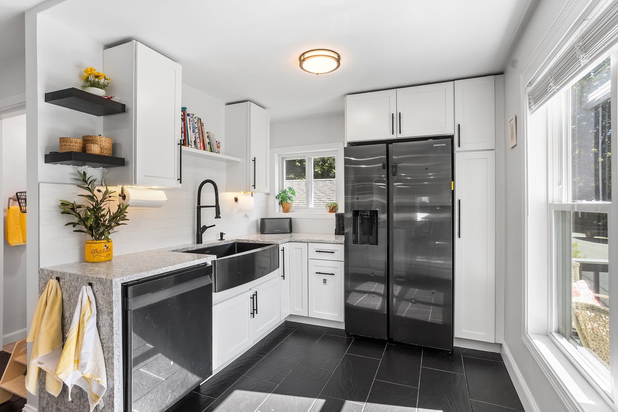 Single Family Residence at 438 Reservoir St, Holden MA 01520, Holden, photo 5 of 29