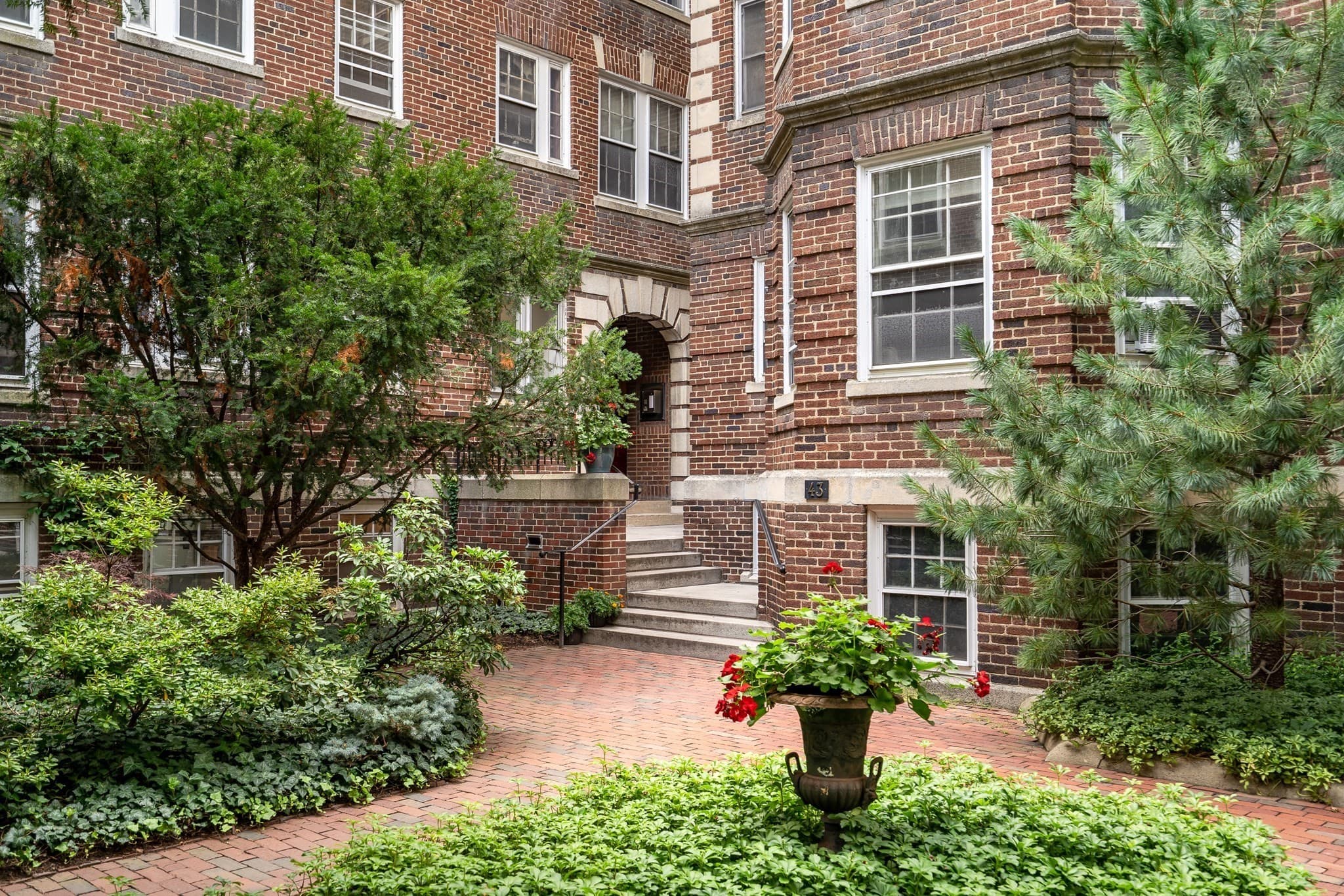 43 Linnaean # 24, Cambridge MA 02138
