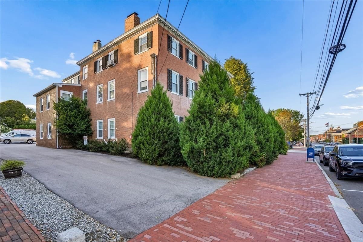 Condominium at 100 State St # 8, Newburyport MA 01950, Newburyport, photo 3 of 40