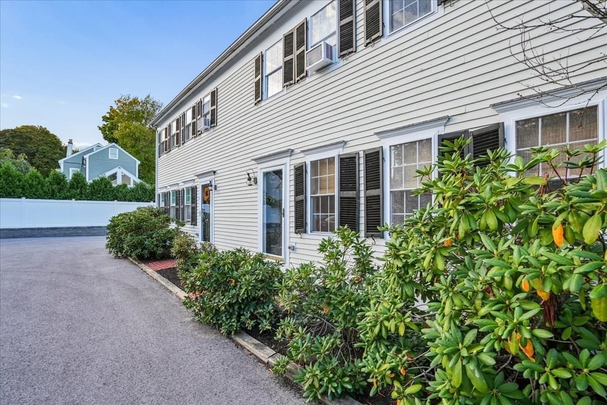 Condominium at 100 State St # 8, Newburyport MA 01950, Newburyport, photo 5 of 40