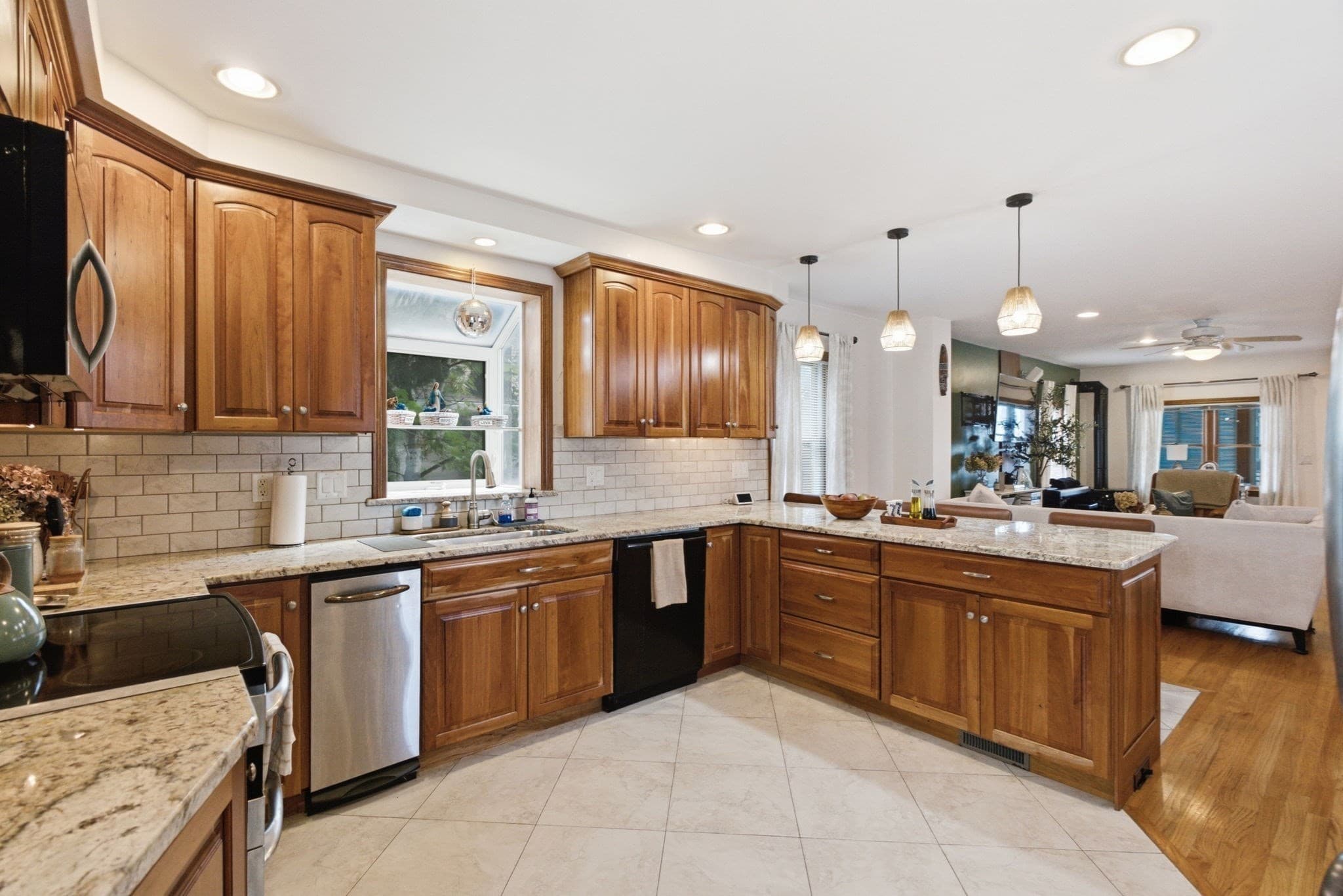 Single Family Residence at 35 Triton Ave, Winthrop MA 02152, Winthrop, photo 11 of 28