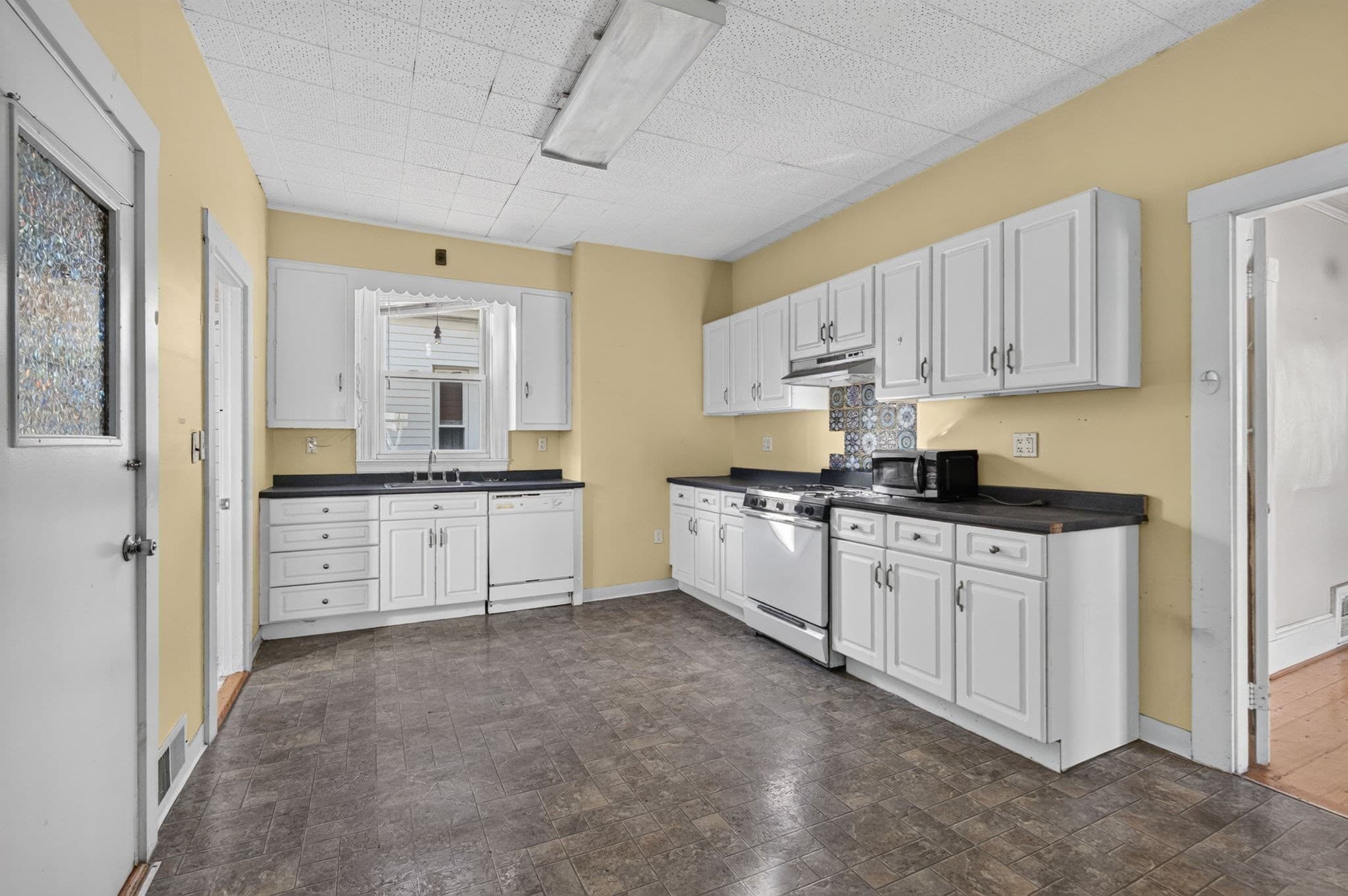 3 Family at 28 Gibbens St, Somerville MA 02143, Somerville, photo 10 of 21