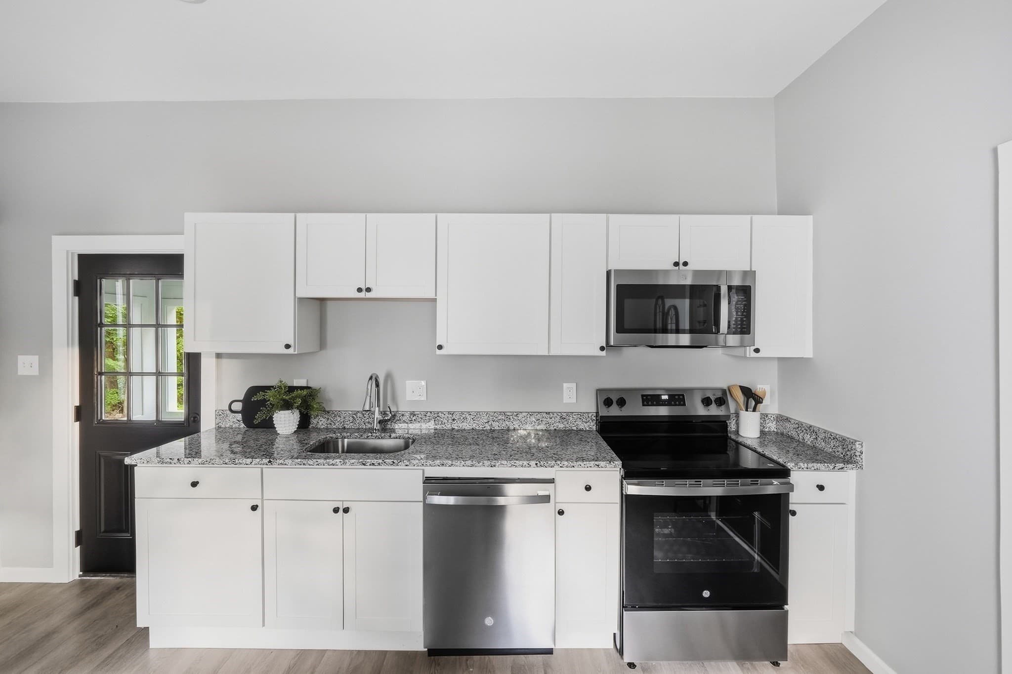 Single Family Residence at 384 Mill St, Gardner MA 01440, Gardner, photo 7 of 21