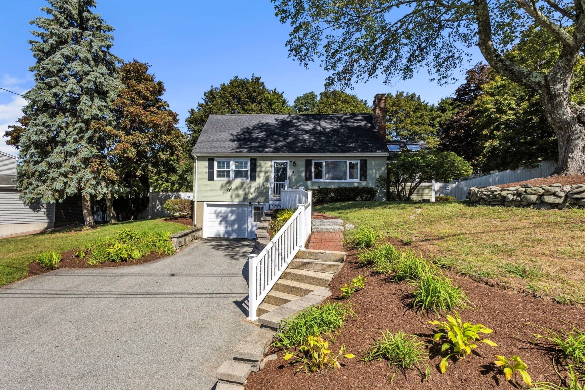 4 Stratton Rd, Hudson MA 01749