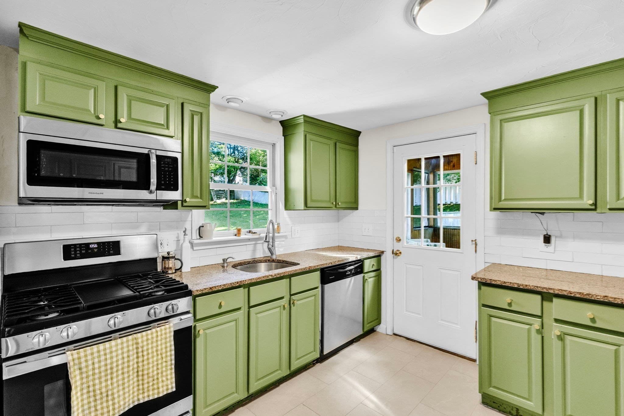 Single Family Residence at 4 Stratton Rd, Hudson MA 01749, Hudson, photo 10 of 41