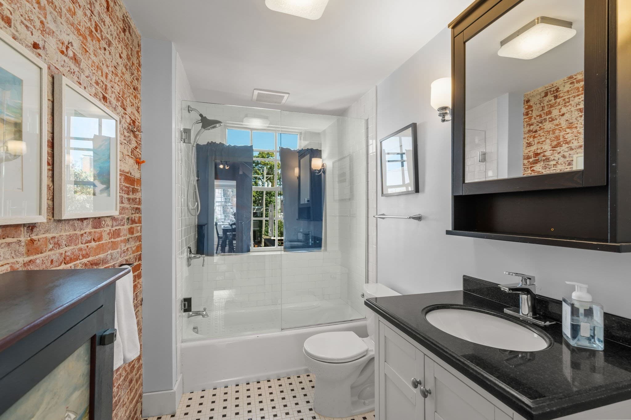 2 Family - 2 Units Up/Down at 41 Middle St, Newburyport MA 01950, Newburyport, photo 17 of 35