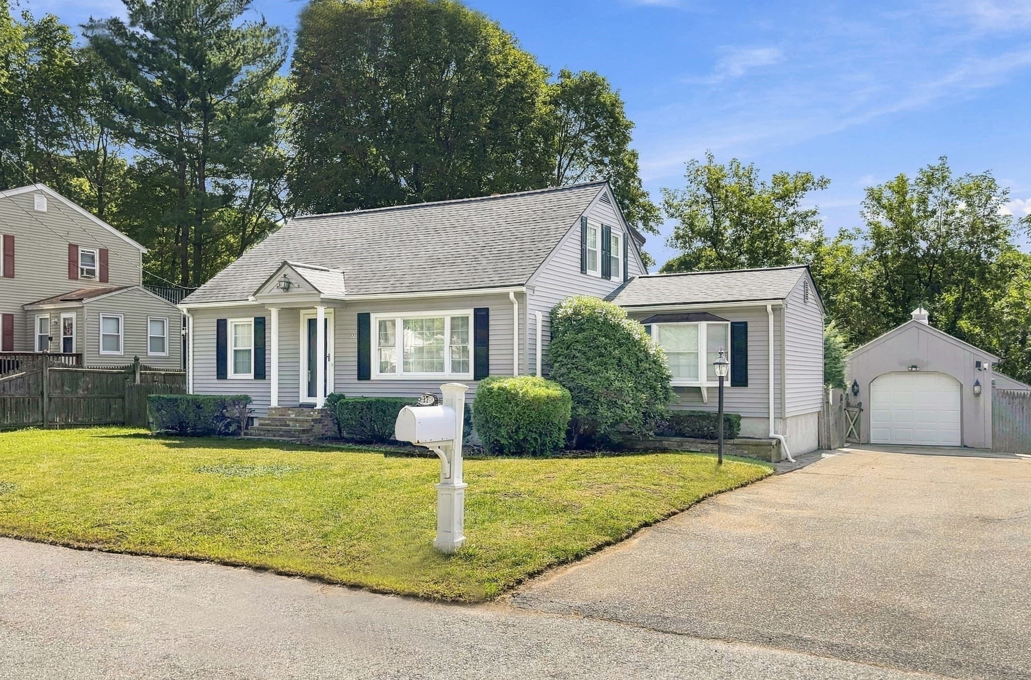 17 Elise Ave, Dracut MA 01826